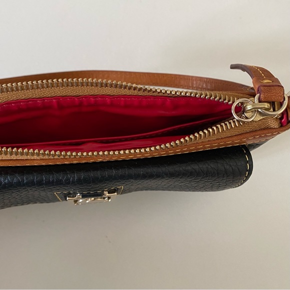 Dooney & Bourke Dillen II Pebbled Leather Wristlet / Clutch Excellent Condition - Picture 4 of 13
